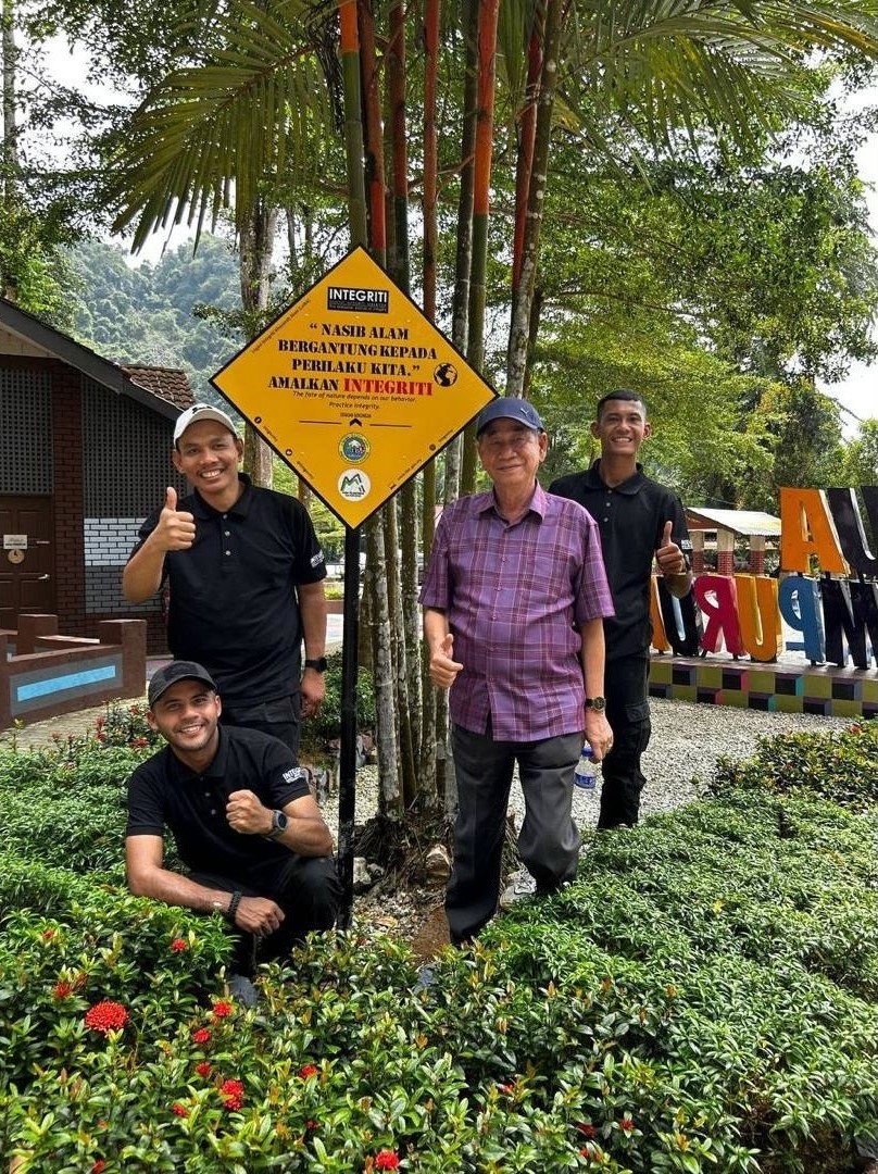 Gambar muka depan LeIKA - Negeri Perak